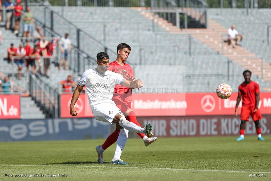 AKON Arena, Würzburg, 24.08.2024, sport, action, BFV, Fussball, 6. Spieltag, Regionalliga Bayern, FCB, FWK, FC Bayern München II, FC Würzburger Kickers - Bild-ID: 2430816