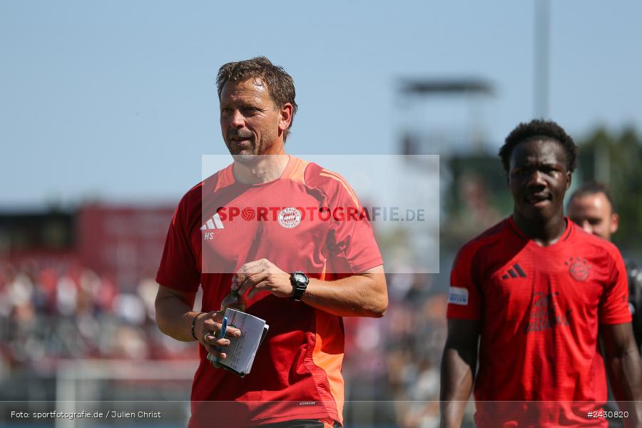 AKON Arena, Würzburg, 24.08.2024, sport, action, BFV, Fussball, 6. Spieltag, Regionalliga Bayern, FCB, FWK, FC Bayern München II, FC Würzburger Kickers - Bild-ID: 2430820