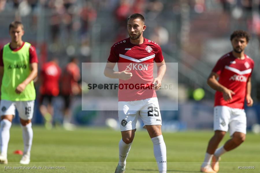 AKON Arena, Würzburg, 24.08.2024, sport, action, BFV, Fussball, 6. Spieltag, Regionalliga Bayern, FCB, FWK, FC Bayern München II, FC Würzburger Kickers - Bild-ID: 2430835