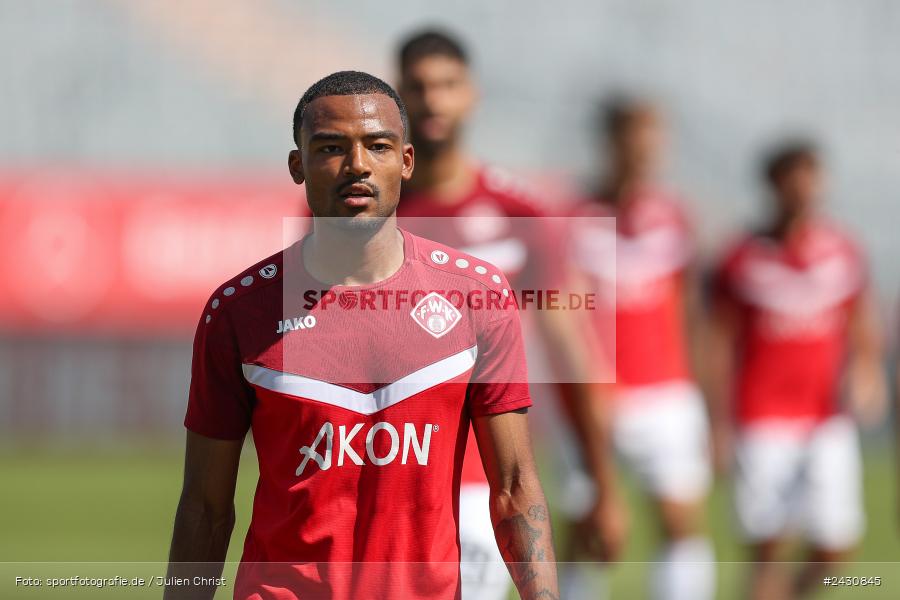 AKON Arena, Würzburg, 24.08.2024, sport, action, BFV, Fussball, 6. Spieltag, Regionalliga Bayern, FCB, FWK, FC Bayern München II, FC Würzburger Kickers - Bild-ID: 2430845