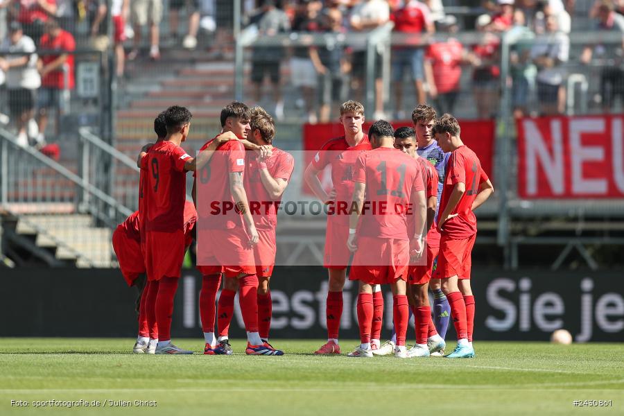 AKON Arena, Würzburg, 24.08.2024, sport, action, BFV, Fussball, 6. Spieltag, Regionalliga Bayern, FCB, FWK, FC Bayern München II, FC Würzburger Kickers - Bild-ID: 2430861