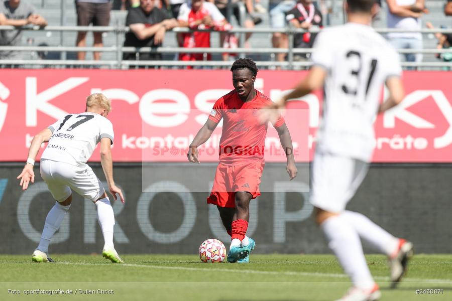 AKON Arena, Würzburg, 24.08.2024, sport, action, BFV, Fussball, 6. Spieltag, Regionalliga Bayern, FCB, FWK, FC Bayern München II, FC Würzburger Kickers - Bild-ID: 2430871