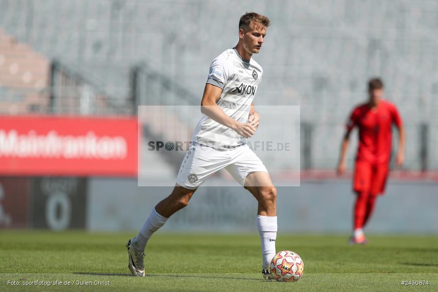 AKON Arena, Würzburg, 24.08.2024, sport, action, BFV, Fussball, 6. Spieltag, Regionalliga Bayern, FCB, FWK, FC Bayern München II, FC Würzburger Kickers - Bild-ID: 2430874