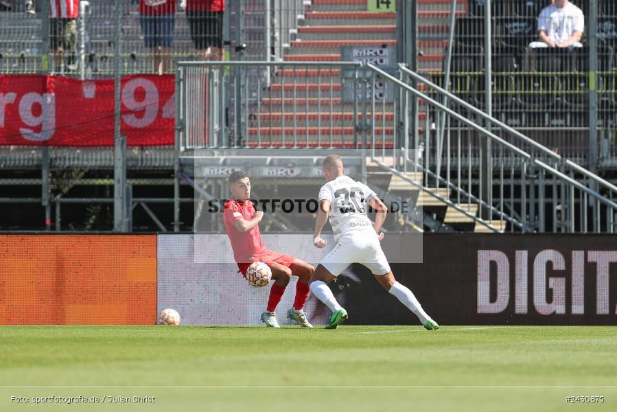 AKON Arena, Würzburg, 24.08.2024, sport, action, BFV, Fussball, 6. Spieltag, Regionalliga Bayern, FCB, FWK, FC Bayern München II, FC Würzburger Kickers - Bild-ID: 2430875
