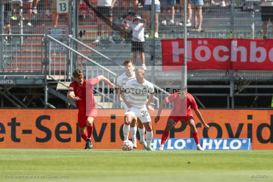 AKON Arena, Würzburg, 24.08.2024, sport, action, BFV, Fussball, 6. Spieltag, Regionalliga Bayern, FCB, FWK, FC Bayern München II, FC Würzburger Kickers - Bild-ID: 2430876