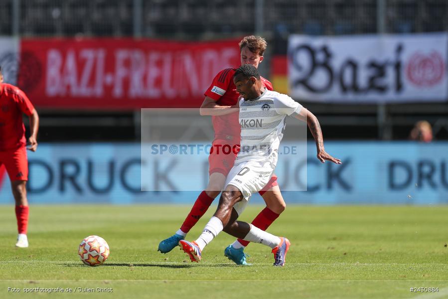 AKON Arena, Würzburg, 24.08.2024, sport, action, BFV, Fussball, 6. Spieltag, Regionalliga Bayern, FCB, FWK, FC Bayern München II, FC Würzburger Kickers - Bild-ID: 2430884