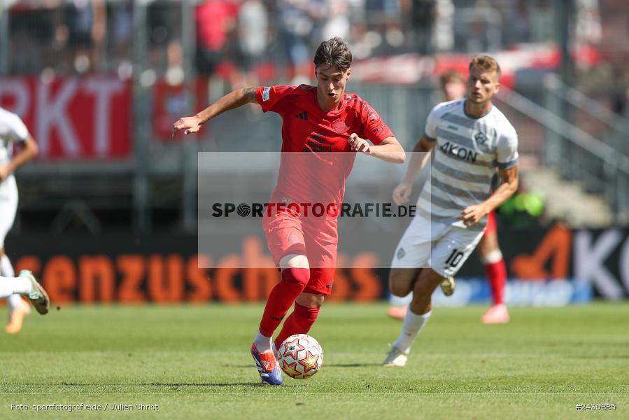 AKON Arena, Würzburg, 24.08.2024, sport, action, BFV, Fussball, 6. Spieltag, Regionalliga Bayern, FCB, FWK, FC Bayern München II, FC Würzburger Kickers - Bild-ID: 2430885
