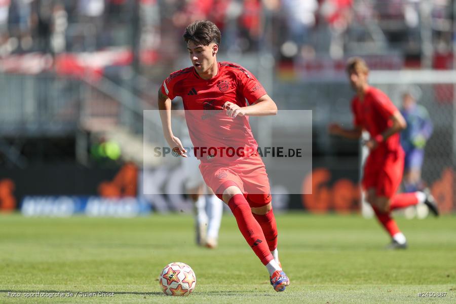 AKON Arena, Würzburg, 24.08.2024, sport, action, BFV, Fussball, 6. Spieltag, Regionalliga Bayern, FCB, FWK, FC Bayern München II, FC Würzburger Kickers - Bild-ID: 2430887