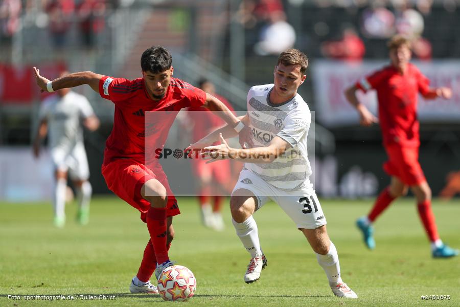 AKON Arena, Würzburg, 24.08.2024, sport, action, BFV, Fussball, 6. Spieltag, Regionalliga Bayern, FCB, FWK, FC Bayern München II, FC Würzburger Kickers - Bild-ID: 2430893