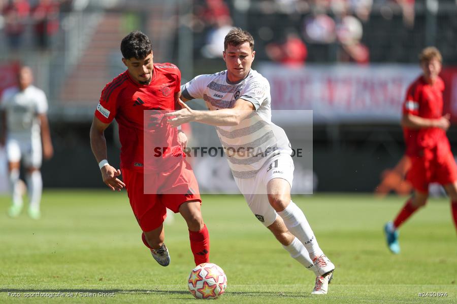 AKON Arena, Würzburg, 24.08.2024, sport, action, BFV, Fussball, 6. Spieltag, Regionalliga Bayern, FCB, FWK, FC Bayern München II, FC Würzburger Kickers - Bild-ID: 2430894