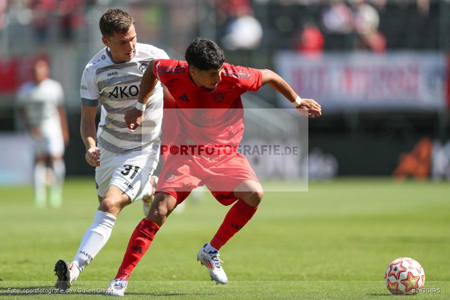 AKON Arena, Würzburg, 24.08.2024, sport, action, BFV, Fussball, 6. Spieltag, Regionalliga Bayern, FCB, FWK, FC Bayern München II, FC Würzburger Kickers - Bild-ID: 2430895