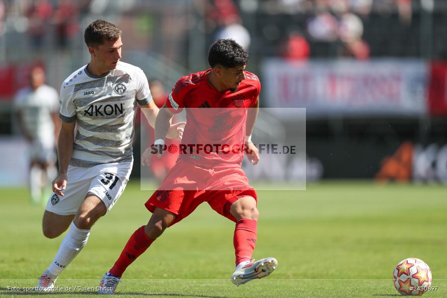 AKON Arena, Würzburg, 24.08.2024, sport, action, BFV, Fussball, 6. Spieltag, Regionalliga Bayern, FCB, FWK, FC Bayern München II, FC Würzburger Kickers - Bild-ID: 2430897