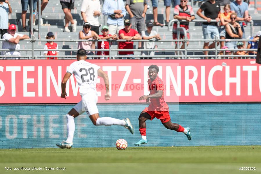 AKON Arena, Würzburg, 24.08.2024, sport, action, BFV, Fussball, 6. Spieltag, Regionalliga Bayern, FCB, FWK, FC Bayern München II, FC Würzburger Kickers - Bild-ID: 2430902