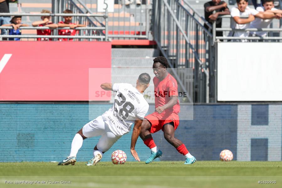 AKON Arena, Würzburg, 24.08.2024, sport, action, BFV, Fussball, 6. Spieltag, Regionalliga Bayern, FCB, FWK, FC Bayern München II, FC Würzburger Kickers - Bild-ID: 2430903