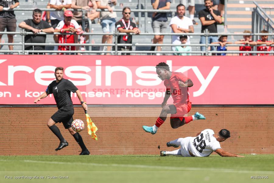 AKON Arena, Würzburg, 24.08.2024, sport, action, BFV, Fussball, 6. Spieltag, Regionalliga Bayern, FCB, FWK, FC Bayern München II, FC Würzburger Kickers - Bild-ID: 2430905