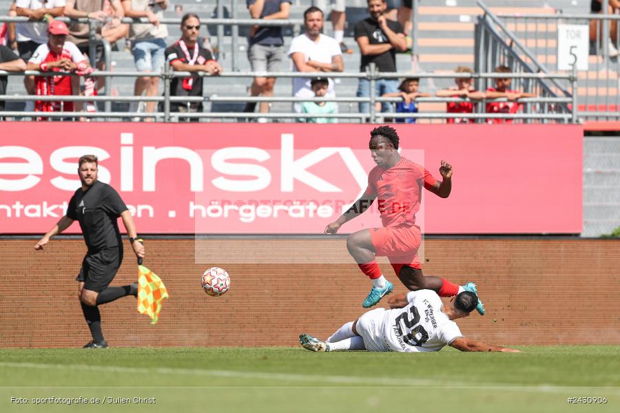AKON Arena, Würzburg, 24.08.2024, sport, action, BFV, Fussball, 6. Spieltag, Regionalliga Bayern, FCB, FWK, FC Bayern München II, FC Würzburger Kickers - Bild-ID: 2430906