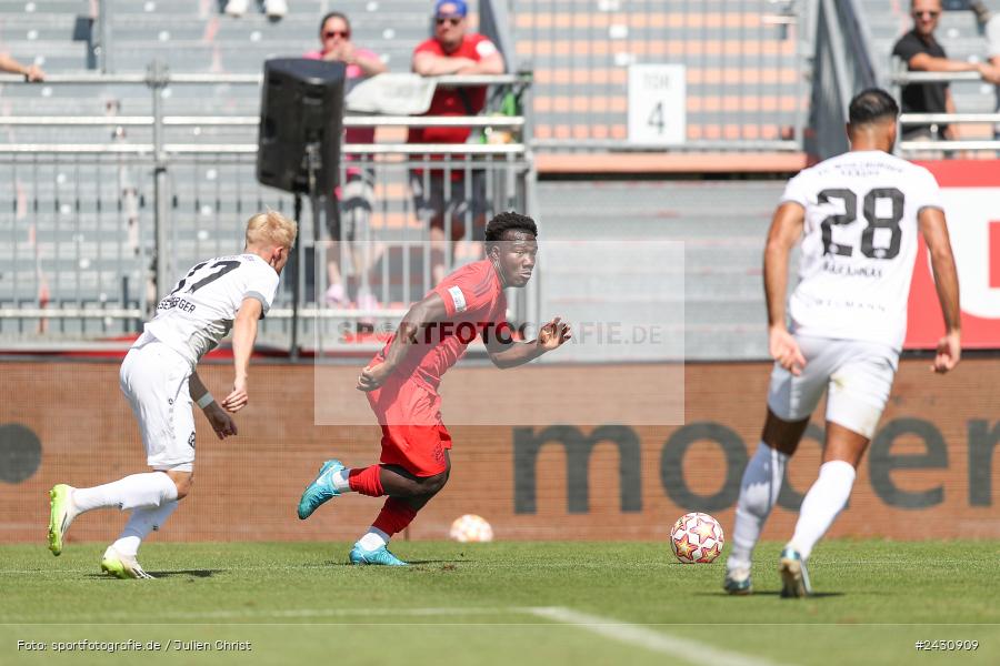 AKON Arena, Würzburg, 24.08.2024, sport, action, BFV, Fussball, 6. Spieltag, Regionalliga Bayern, FCB, FWK, FC Bayern München II, FC Würzburger Kickers - Bild-ID: 2430909