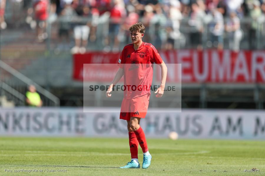 AKON Arena, Würzburg, 24.08.2024, sport, action, BFV, Fussball, 6. Spieltag, Regionalliga Bayern, FCB, FWK, FC Bayern München II, FC Würzburger Kickers - Bild-ID: 2430911