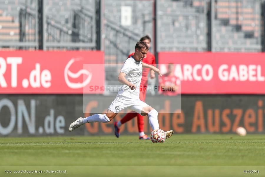 AKON Arena, Würzburg, 24.08.2024, sport, action, BFV, Fussball, 6. Spieltag, Regionalliga Bayern, FCB, FWK, FC Bayern München II, FC Würzburger Kickers - Bild-ID: 2430912