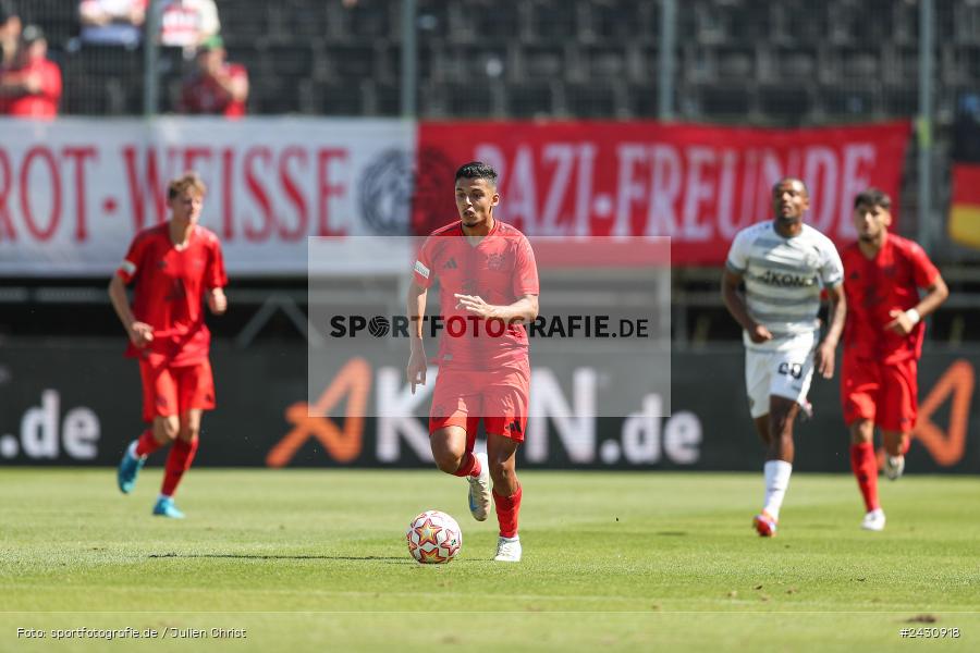 AKON Arena, Würzburg, 24.08.2024, sport, action, BFV, Fussball, 6. Spieltag, Regionalliga Bayern, FCB, FWK, FC Bayern München II, FC Würzburger Kickers - Bild-ID: 2430918