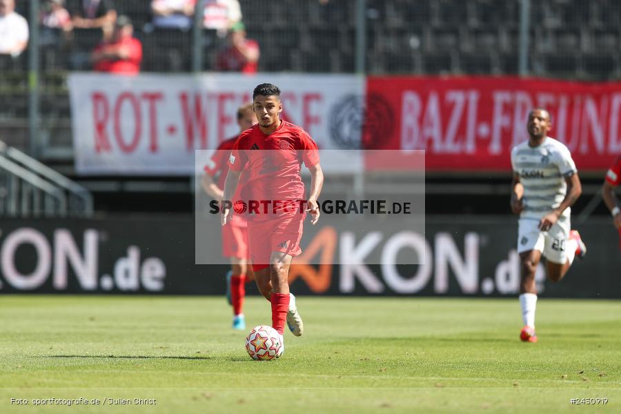 AKON Arena, Würzburg, 24.08.2024, sport, action, BFV, Fussball, 6. Spieltag, Regionalliga Bayern, FCB, FWK, FC Bayern München II, FC Würzburger Kickers - Bild-ID: 2430919