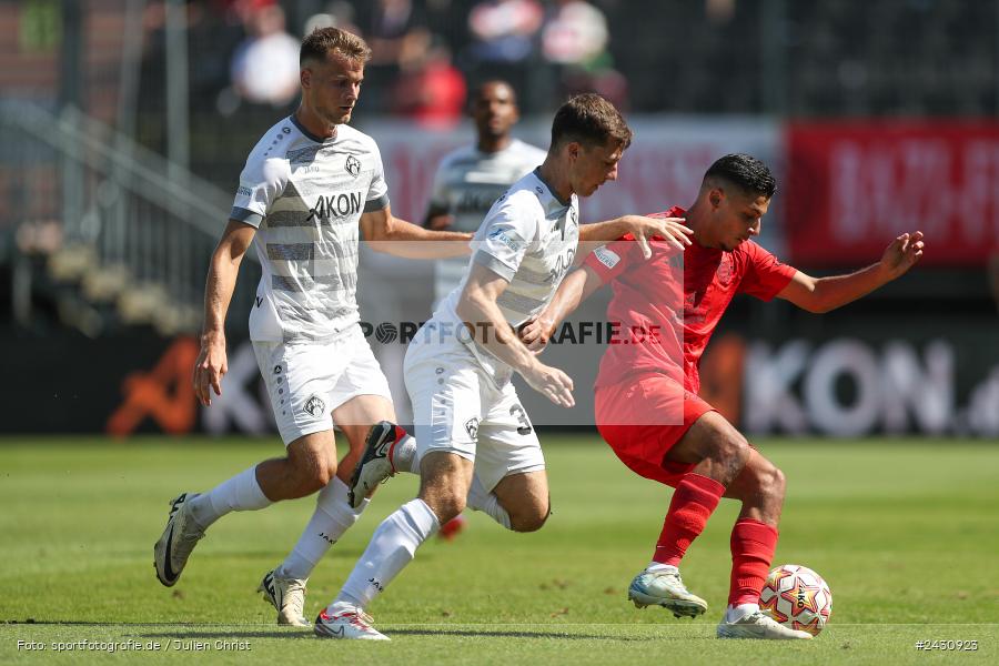 AKON Arena, Würzburg, 24.08.2024, sport, action, BFV, Fussball, 6. Spieltag, Regionalliga Bayern, FCB, FWK, FC Bayern München II, FC Würzburger Kickers - Bild-ID: 2430923