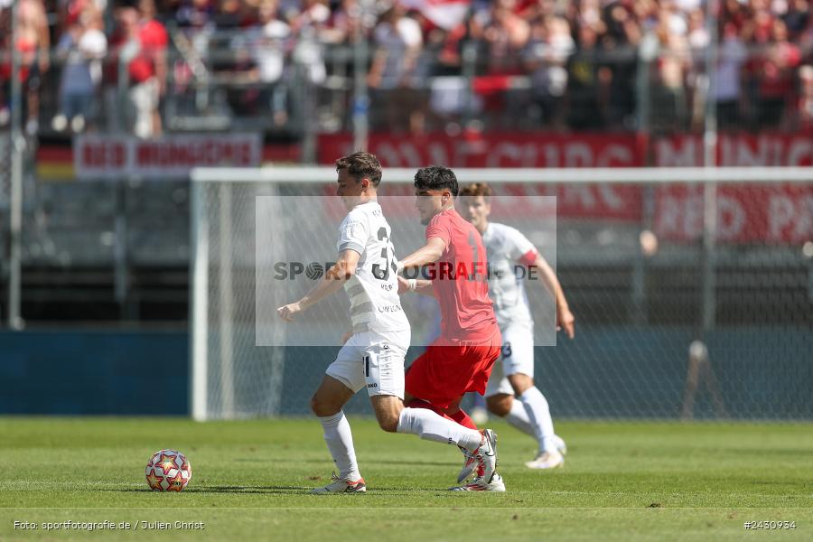 AKON Arena, Würzburg, 24.08.2024, sport, action, BFV, Fussball, 6. Spieltag, Regionalliga Bayern, FCB, FWK, FC Bayern München II, FC Würzburger Kickers - Bild-ID: 2430934