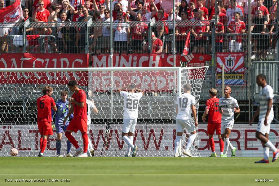 AKON Arena, Würzburg, 24.08.2024, sport, action, BFV, Fussball, 6. Spieltag, Regionalliga Bayern, FCB, FWK, FC Bayern München II, FC Würzburger Kickers - Bild-ID: 2430944
