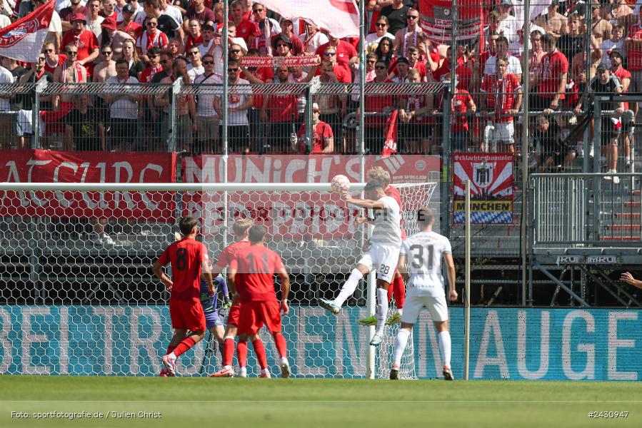 AKON Arena, Würzburg, 24.08.2024, sport, action, BFV, Fussball, 6. Spieltag, Regionalliga Bayern, FCB, FWK, FC Bayern München II, FC Würzburger Kickers - Bild-ID: 2430947