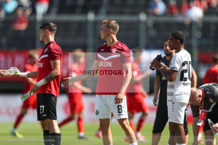 AKON Arena, Würzburg, 24.08.2024, sport, action, BFV, Fussball, 6. Spieltag, Regionalliga Bayern, FCB, FWK, FC Bayern München II, FC Würzburger Kickers - Bild-ID: 2430948
