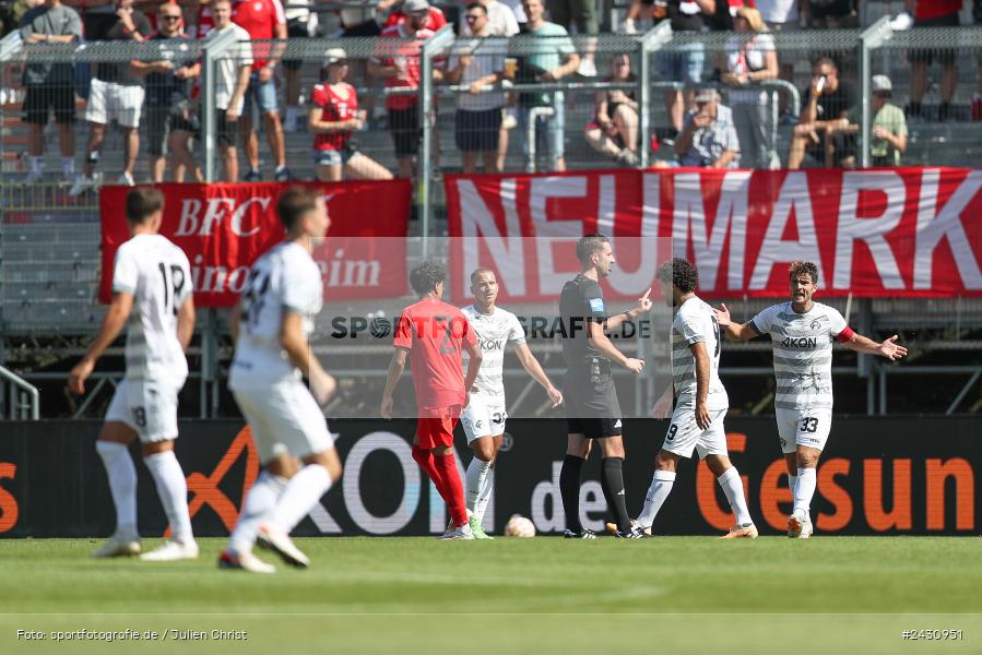 AKON Arena, Würzburg, 24.08.2024, sport, action, BFV, Fussball, 6. Spieltag, Regionalliga Bayern, FCB, FWK, FC Bayern München II, FC Würzburger Kickers - Bild-ID: 2430951
