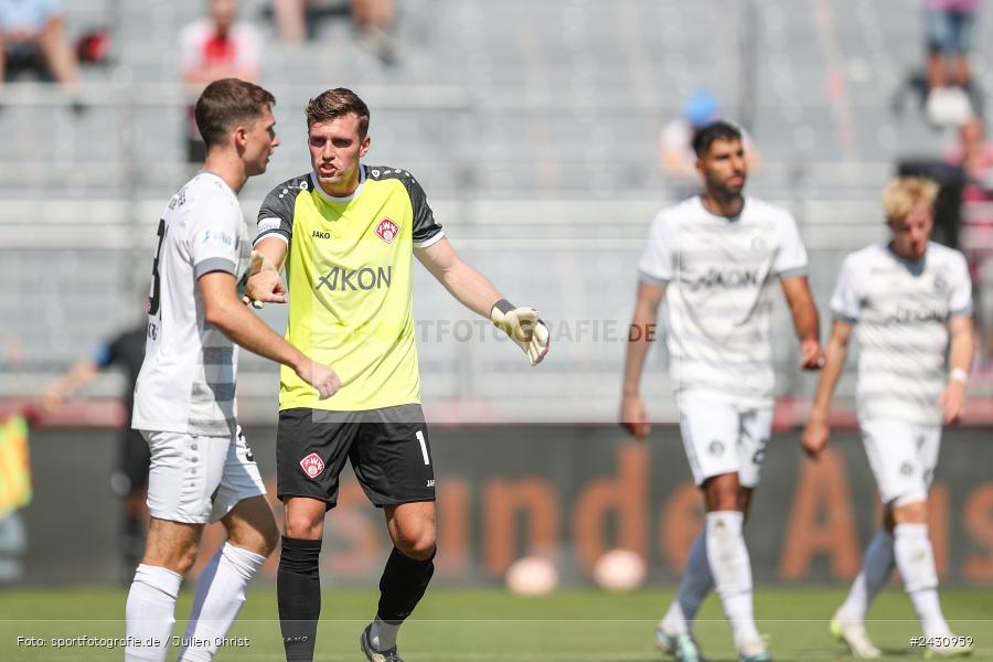 AKON Arena, Würzburg, 24.08.2024, sport, action, BFV, Fussball, 6. Spieltag, Regionalliga Bayern, FCB, FWK, FC Bayern München II, FC Würzburger Kickers - Bild-ID: 2430959