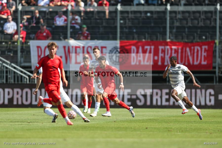 AKON Arena, Würzburg, 24.08.2024, sport, action, BFV, Fussball, 6. Spieltag, Regionalliga Bayern, FCB, FWK, FC Bayern München II, FC Würzburger Kickers - Bild-ID: 2430961