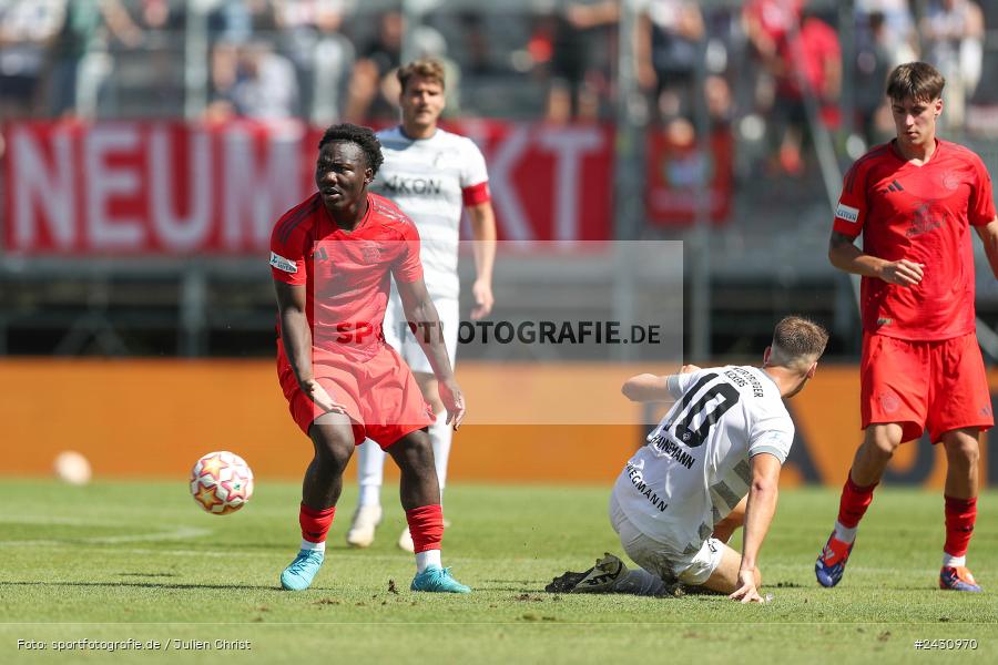 AKON Arena, Würzburg, 24.08.2024, sport, action, BFV, Fussball, 6. Spieltag, Regionalliga Bayern, FCB, FWK, FC Bayern München II, FC Würzburger Kickers - Bild-ID: 2430970