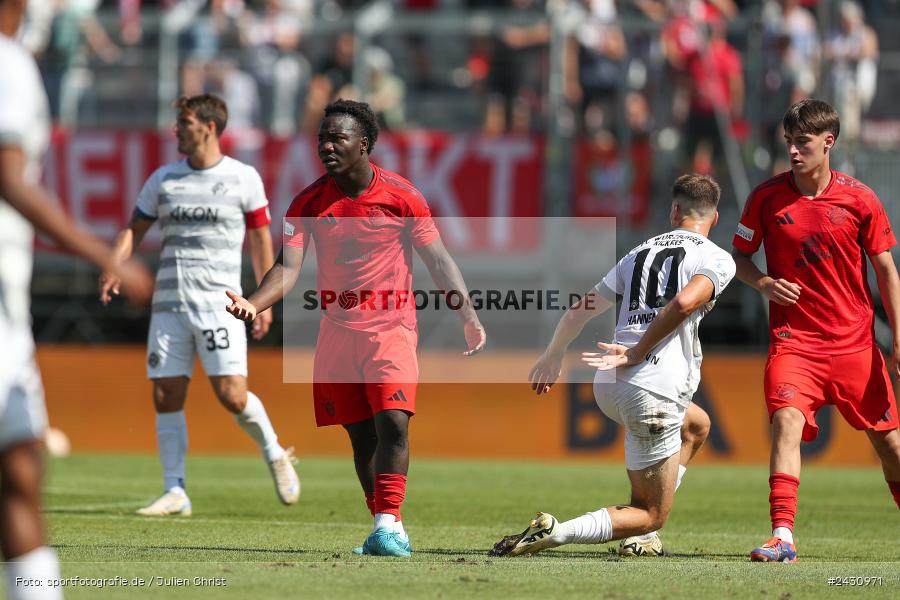 AKON Arena, Würzburg, 24.08.2024, sport, action, BFV, Fussball, 6. Spieltag, Regionalliga Bayern, FCB, FWK, FC Bayern München II, FC Würzburger Kickers - Bild-ID: 2430971