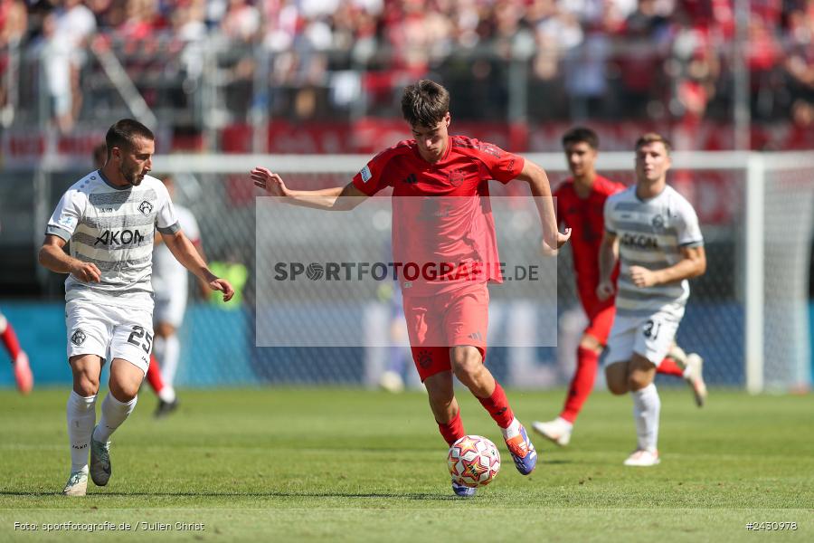 AKON Arena, Würzburg, 24.08.2024, sport, action, BFV, Fussball, 6. Spieltag, Regionalliga Bayern, FCB, FWK, FC Bayern München II, FC Würzburger Kickers - Bild-ID: 2430978