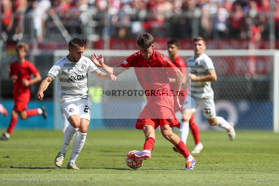 AKON Arena, Würzburg, 24.08.2024, sport, action, BFV, Fussball, 6. Spieltag, Regionalliga Bayern, FCB, FWK, FC Bayern München II, FC Würzburger Kickers - Bild-ID: 2430979