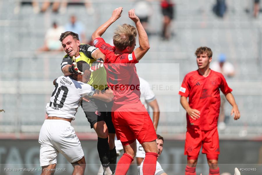 AKON Arena, Würzburg, 24.08.2024, sport, action, BFV, Fussball, 6. Spieltag, Regionalliga Bayern, FCB, FWK, FC Bayern München II, FC Würzburger Kickers - Bild-ID: 2430983