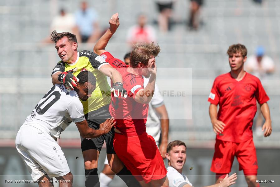AKON Arena, Würzburg, 24.08.2024, sport, action, BFV, Fussball, 6. Spieltag, Regionalliga Bayern, FCB, FWK, FC Bayern München II, FC Würzburger Kickers - Bild-ID: 2430984