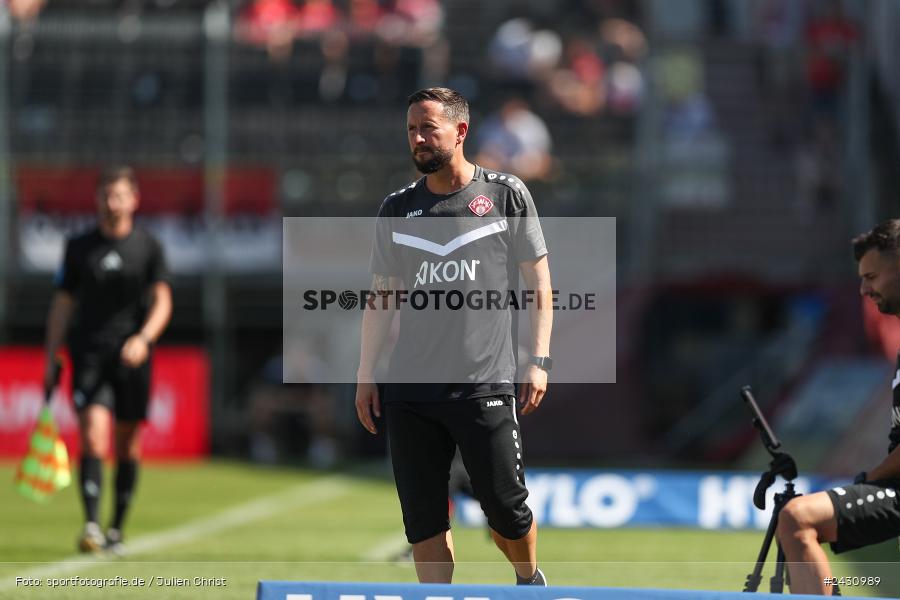 AKON Arena, Würzburg, 24.08.2024, sport, action, BFV, Fussball, 6. Spieltag, Regionalliga Bayern, FCB, FWK, FC Bayern München II, FC Würzburger Kickers - Bild-ID: 2430989