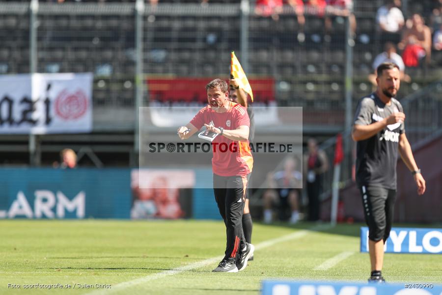 AKON Arena, Würzburg, 24.08.2024, sport, action, BFV, Fussball, 6. Spieltag, Regionalliga Bayern, FCB, FWK, FC Bayern München II, FC Würzburger Kickers - Bild-ID: 2430990