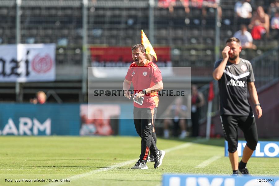 AKON Arena, Würzburg, 24.08.2024, sport, action, BFV, Fussball, 6. Spieltag, Regionalliga Bayern, FCB, FWK, FC Bayern München II, FC Würzburger Kickers - Bild-ID: 2430991