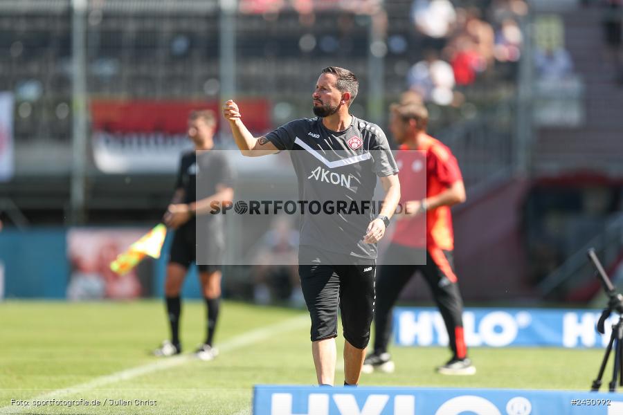 AKON Arena, Würzburg, 24.08.2024, sport, action, BFV, Fussball, 6. Spieltag, Regionalliga Bayern, FCB, FWK, FC Bayern München II, FC Würzburger Kickers - Bild-ID: 2430992