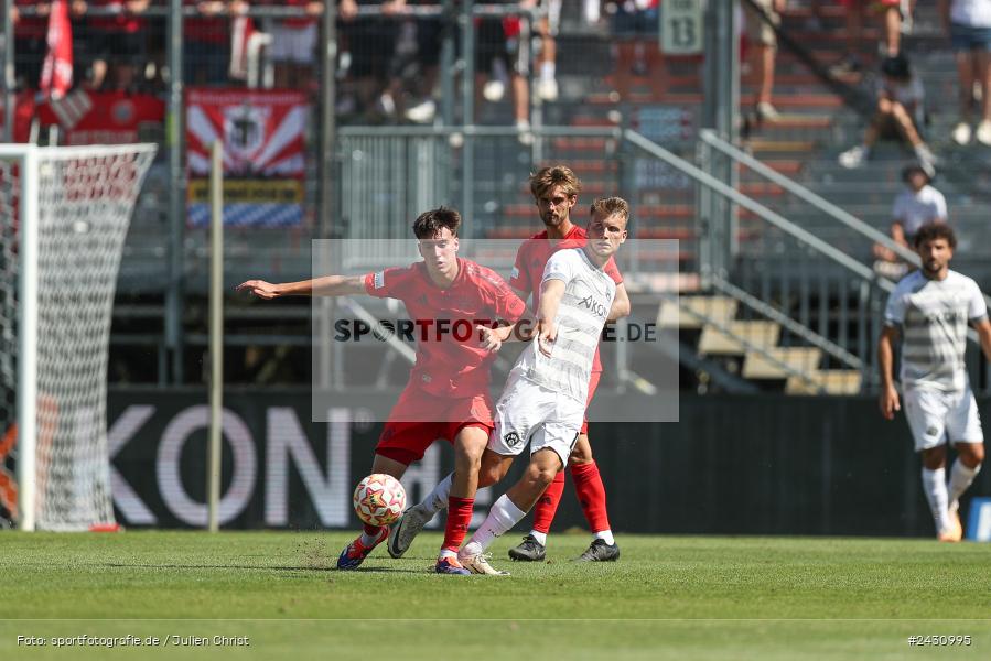 AKON Arena, Würzburg, 24.08.2024, sport, action, BFV, Fussball, 6. Spieltag, Regionalliga Bayern, FCB, FWK, FC Bayern München II, FC Würzburger Kickers - Bild-ID: 2430995