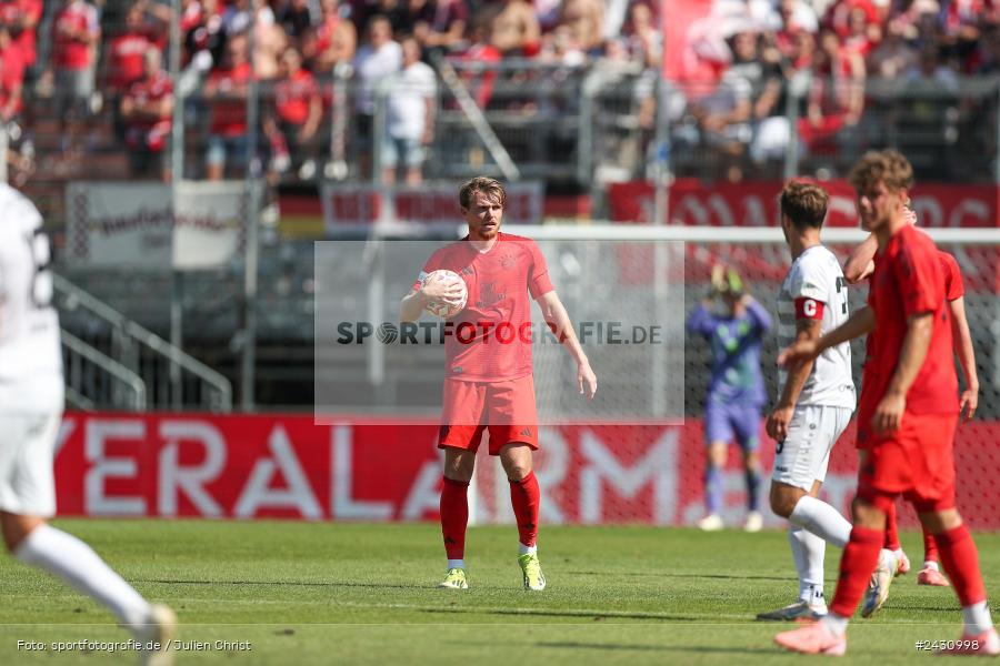 AKON Arena, Würzburg, 24.08.2024, sport, action, BFV, Fussball, 6. Spieltag, Regionalliga Bayern, FCB, FWK, FC Bayern München II, FC Würzburger Kickers - Bild-ID: 2430998