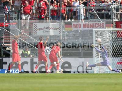 Fotos von FC Würzburger Kickers - FC Bayern München II auf sportfotografie.de