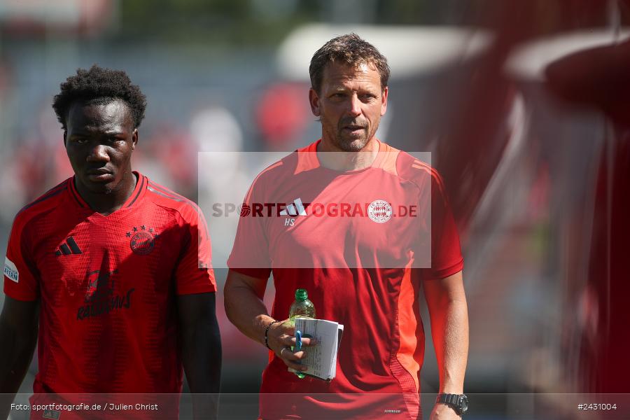 AKON Arena, Würzburg, 24.08.2024, sport, action, BFV, Fussball, 6. Spieltag, Regionalliga Bayern, FCB, FWK, FC Bayern München II, FC Würzburger Kickers - Bild-ID: 2431004