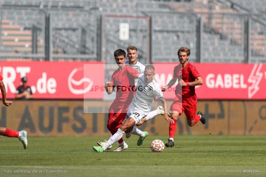 AKON Arena, Würzburg, 24.08.2024, sport, action, BFV, Fussball, 6. Spieltag, Regionalliga Bayern, FCB, FWK, FC Bayern München II, FC Würzburger Kickers - Bild-ID: 2431044