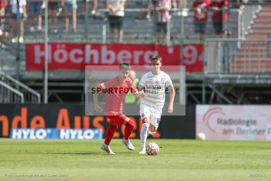 AKON Arena, Würzburg, 24.08.2024, sport, action, BFV, Fussball, 6. Spieltag, Regionalliga Bayern, FCB, FWK, FC Bayern München II, FC Würzburger Kickers - Bild-ID: 2431064