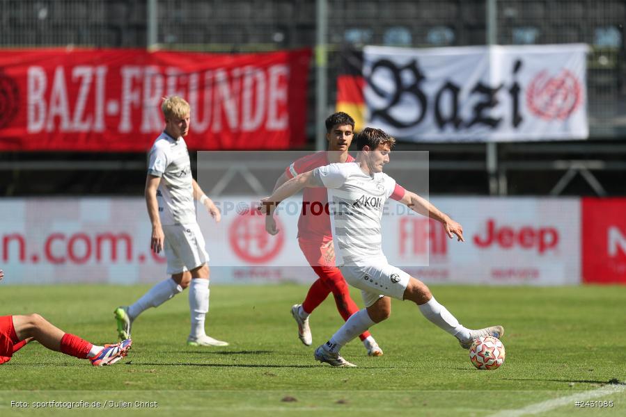 AKON Arena, Würzburg, 24.08.2024, sport, action, BFV, Fussball, 6. Spieltag, Regionalliga Bayern, FCB, FWK, FC Bayern München II, FC Würzburger Kickers - Bild-ID: 2431085